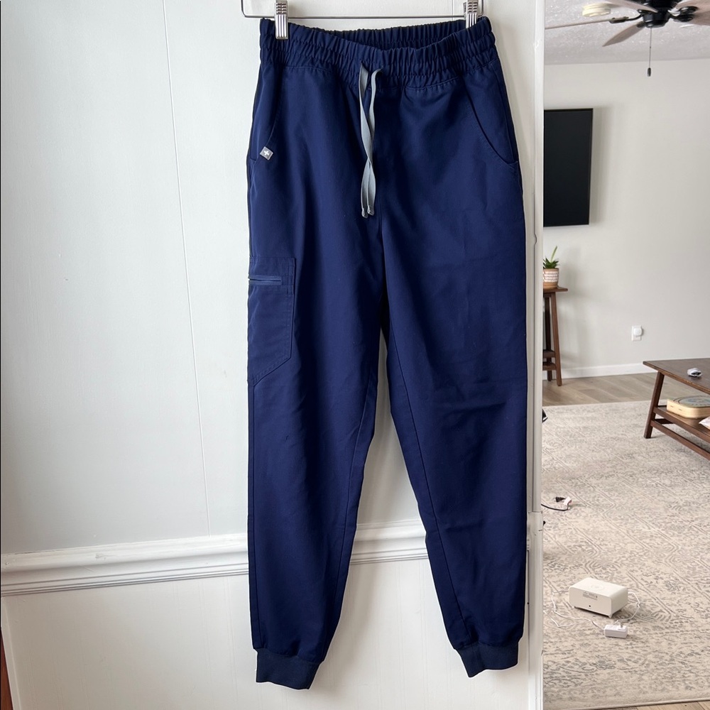 Figs Woman’s Navy Jogger scrubs